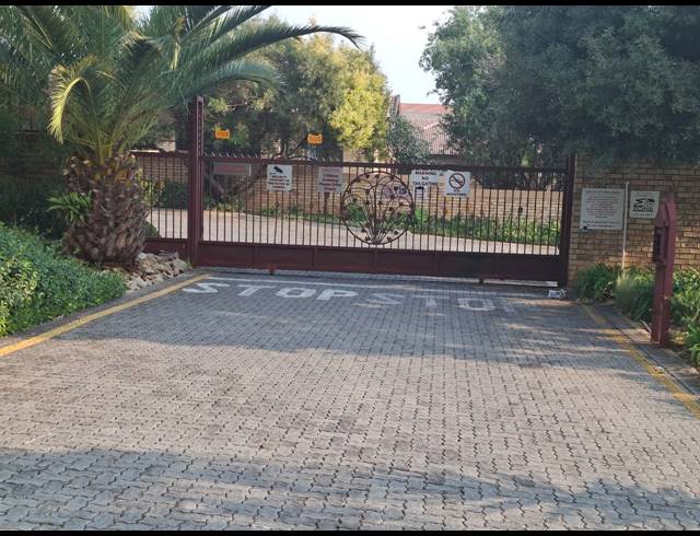 2 BEDROOM TOWNHOUSE FOR SALE IN BERGBRON